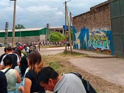 10 cuadras de cola por 30 puestos de trabajo en el conurbano: entregaron 3 mil CV