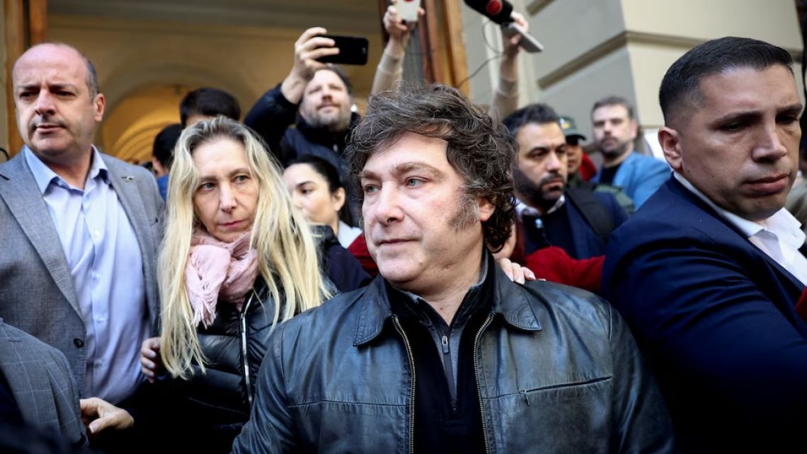 El búnker libertario por dentro: Entre el "fuego amigo" y la mística del 24 de marzo