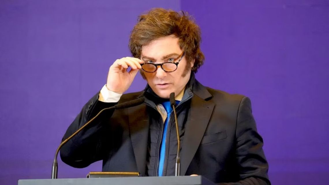 Milei contraataca: El plan para blindar a Adorni y frenar la caída en las encuestas