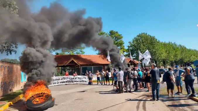 Escracharon a Adorni en su barrio privado y el conflicto se trasladó al grupo de vecinos