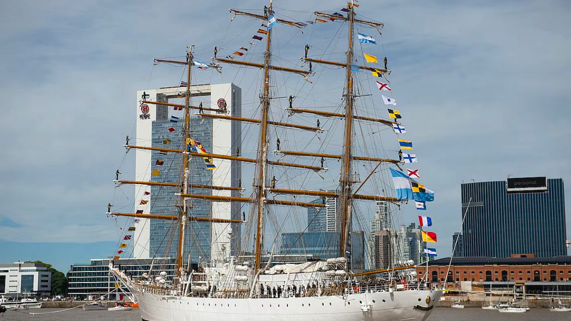 Zarpó la Fragata Libertad con 250 tripulantes en su 54° viaje de instrucción