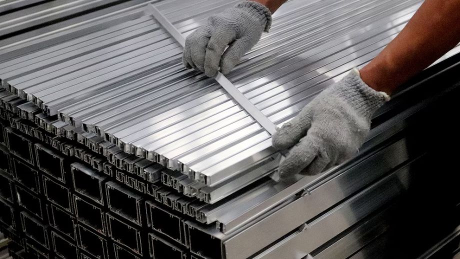 La actividad metalúrgica cayó 4,1% en marzo y el empleo empieza a sentir el impacto